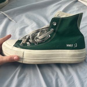 Forest green Converse slightly worn , but basically new 🌲🌲🌲💚💚💚